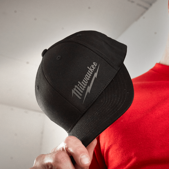 Milwaukee - Fitted Hat Black - S/M_504B